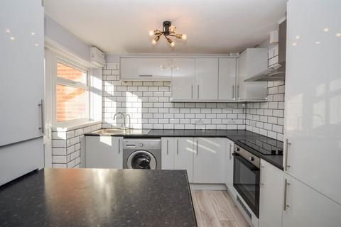 3 bedroom terraced house to rent, Salters Close, Gosforth