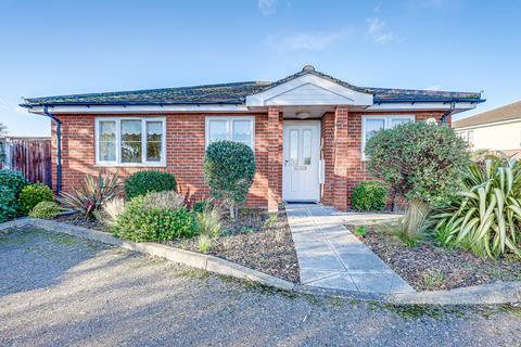 3 bedroom detached bungalow for sale, Hylands Grove, Leigh-on-sea, SS9