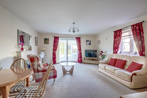 3 bedroom detached bungalow for sale, Hylands Grove, Leigh-on-sea, SS9