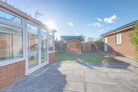 3 bedroom detached bungalow for sale, Hylands Grove, Leigh-on-sea, SS9