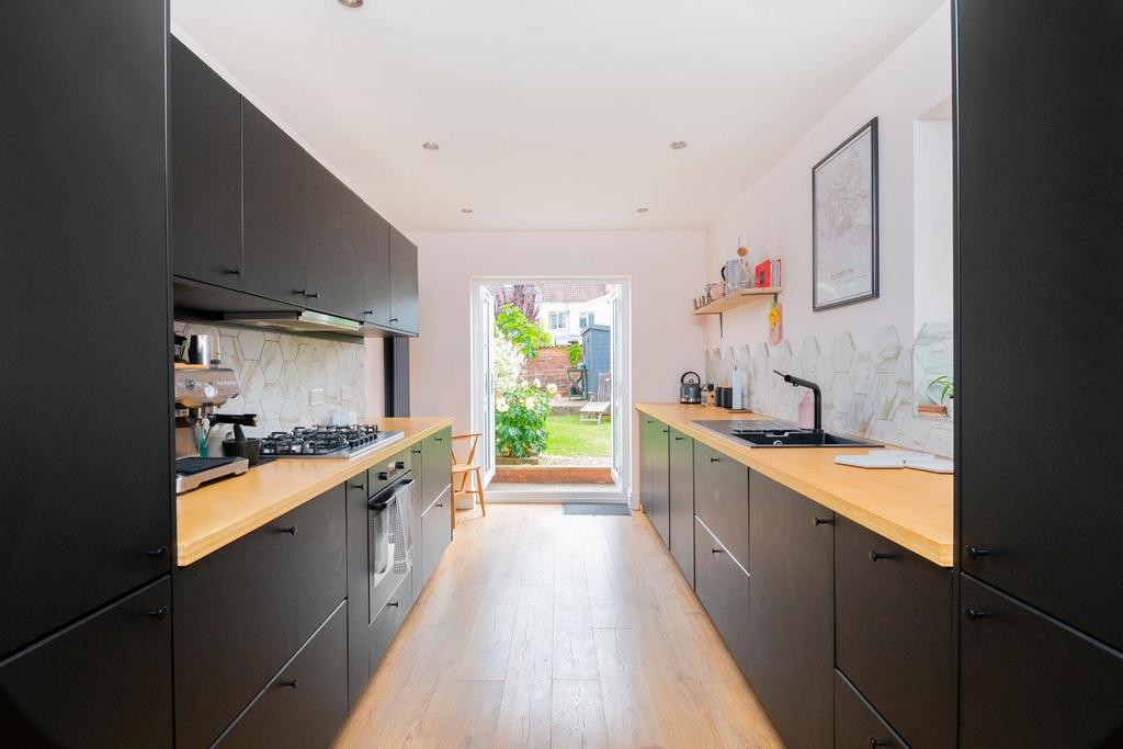 DAORTNOMLEB02 - Kitchen C.jpg