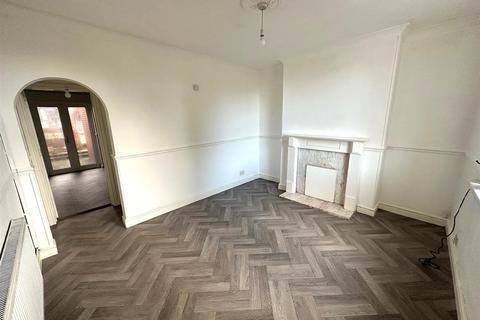 2 bedroom terraced house to rent, Chapel Street, Pensnett