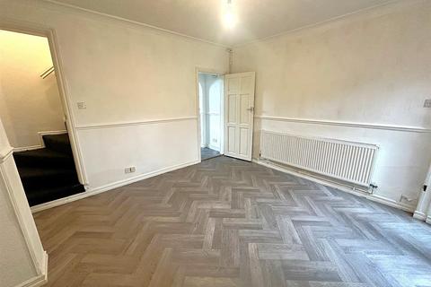 2 bedroom terraced house to rent, Chapel Street, Pensnett