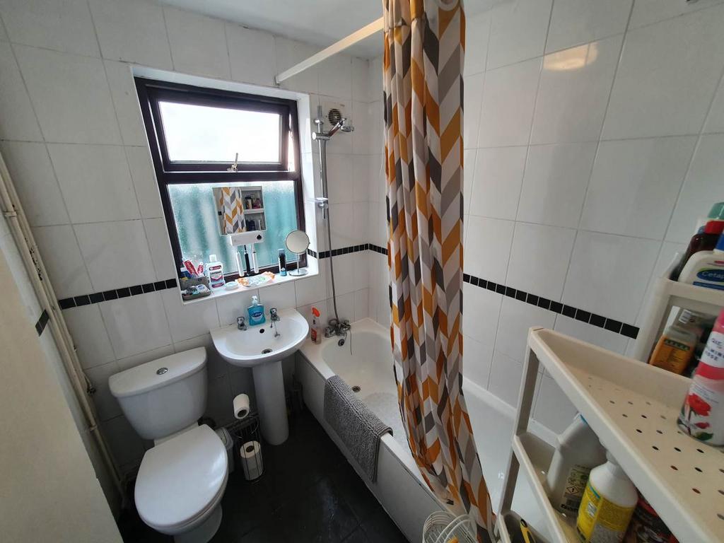 Ground floor bathroo