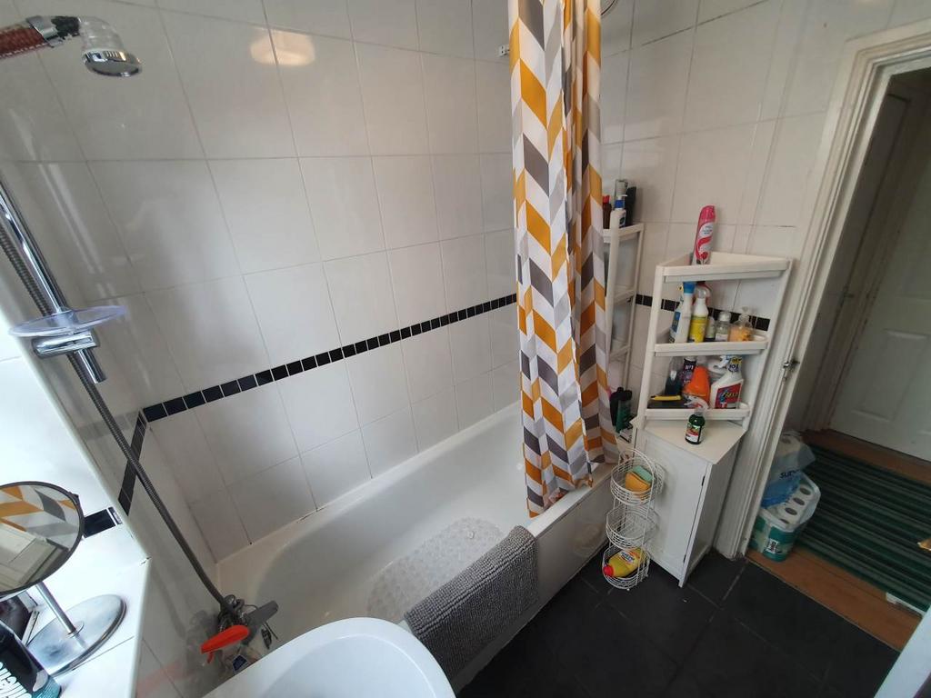 Ground floor bathroo