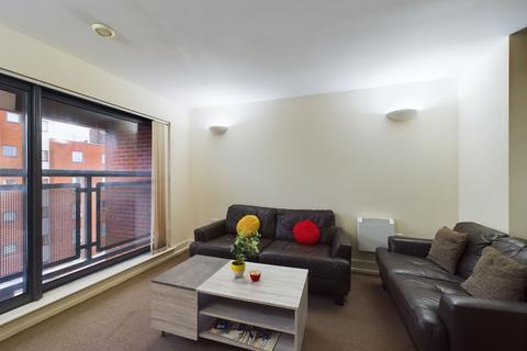 2 bedroom flat to rent, Moss Street, Liverpool L6