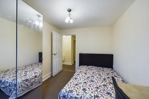 2 bedroom flat to rent, Moss Street, Liverpool L6