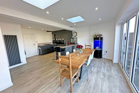 4 bedroom end of terrace house for sale, Sladepool Farm Road, Birmingham, B14 5EF