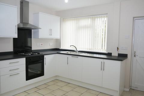 3 bedroom terraced house to rent, West Square, Longton, Preston, PR4