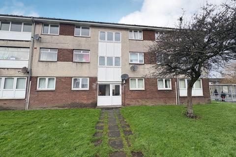 3 bedroom flat to rent, Elizabethan Way, Renfrew