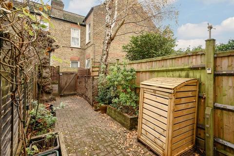 2 bedroom maisonette for sale, Durham Road, London SW20