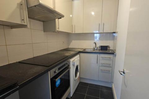 Studio to rent, North Tenth Street, Milton Keynes MK9