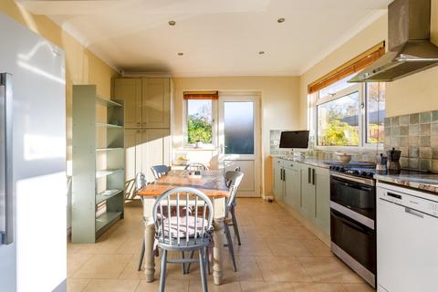 2 Downsview, Small Dole, Henfield, BN5 9YB