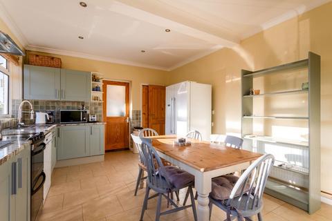 2 Downsview, Small Dole, Henfield, BN5 9YB