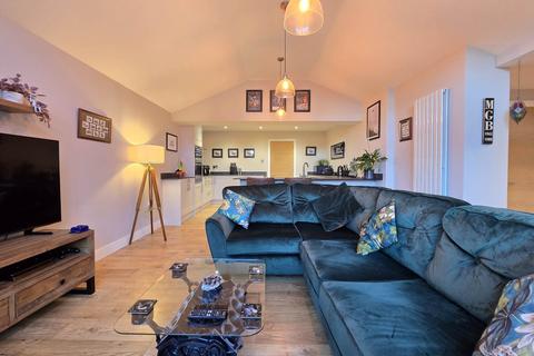 37 Benson Drive, Northam, Bideford, EX39 1UY