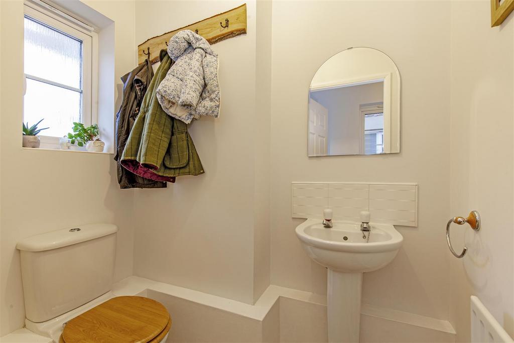 Guest Cloakroom 1.jpg