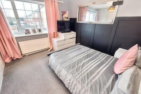 3 bedroom terraced house for sale, Highfield Crescent, Leeds, West Yorkshire