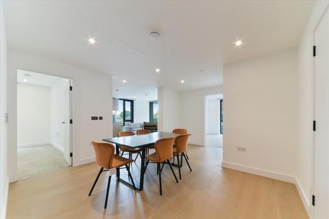 3 bedroom flat to rent, Palmer Road, London, SW11