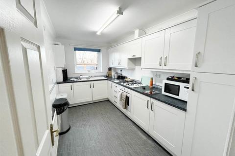 2 bedroom flat to rent, Rennington Close, North Shields