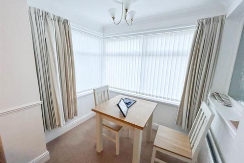 2 bedroom flat to rent, Rennington Close, North Shields