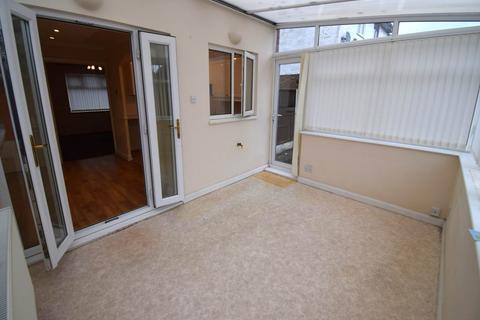 3 bedroom semi-detached house to rent, Appletree Grove, Great Sutton, Ellesmere Port