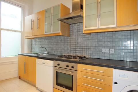 2 bedroom flat to rent, Savernake Road, London