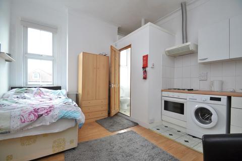 Studio to rent, George Lane London SE13