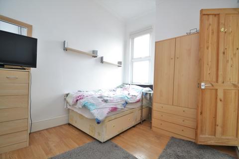 Studio to rent, George Lane London SE13