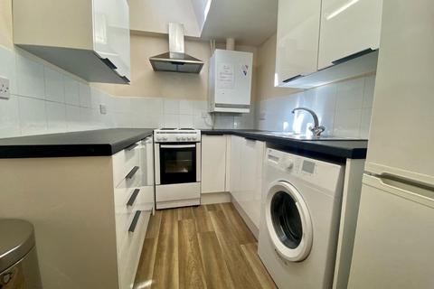 2 bedroom flat to rent, Brock Street