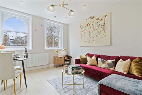 1 bedroom flat for sale, Kensington Gardens Square, London W2