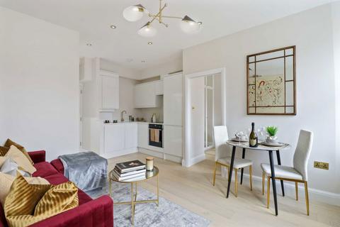 1 bedroom flat for sale, Kensington Gardens Square, London W2