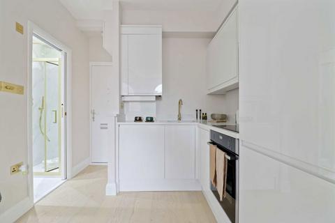 1 bedroom flat for sale, Kensington Gardens Square, London W2