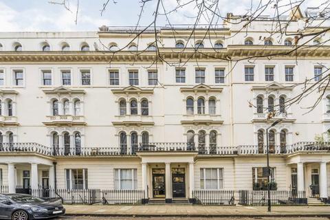 1 bedroom flat for sale, Kensington Gardens Square, London W2