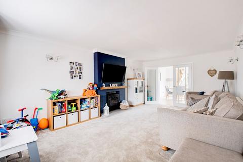 2 Hamilton Close, Lickey End, Bromsgrove, B60 1NG