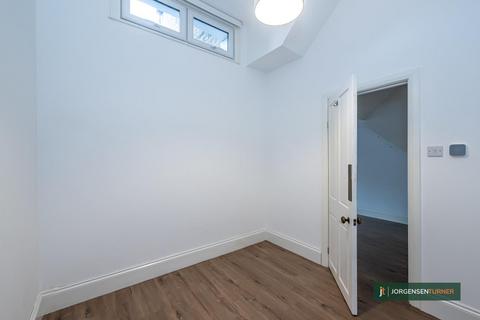 2 bedroom flat to rent, Frithville Gardens, Shepherds Bush, W12,