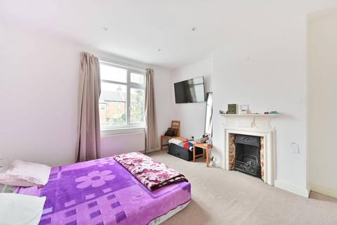 2 bedroom flat for sale, Greenhill Way, Harrow, HA1