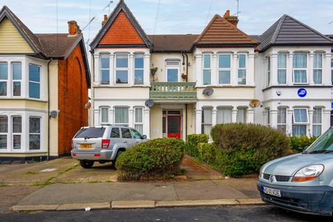 1 bedroom flat to rent, Cobham Road, Westcliff-On-Sea SS0