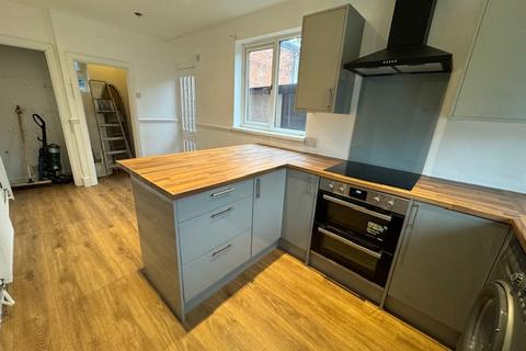 3 bedroom semi-detached house to rent, Dennison Avenue, Manchester M20