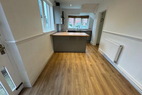 3 bedroom semi-detached house to rent, Dennison Avenue, Manchester M20