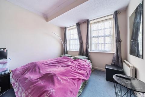 2 bedroom flat for sale, Frimley,  Surrey,  GU16