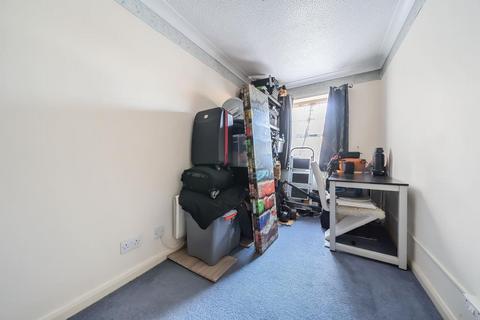 2 bedroom flat for sale, Frimley,  Surrey,  GU16