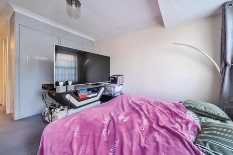 2 bedroom flat for sale, Frimley,  Surrey,  GU16