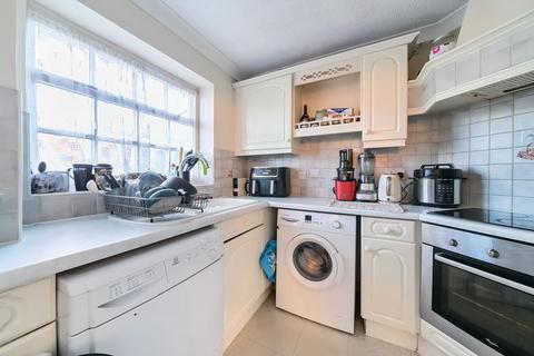 2 bedroom flat for sale, Frimley,  Surrey,  GU16