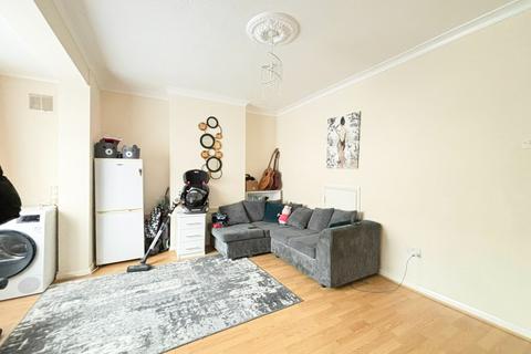 2 bedroom detached house to rent, Comyns Road, Dagenham, RM9