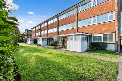 2 bedroom maisonette for sale, High Street, Shepperton, Surrey