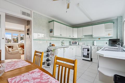 2 bedroom maisonette for sale, High Street, Shepperton, Surrey