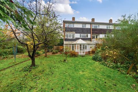 4 bedroom end of terrace house for sale, Kenton Avenue, Sunbury-On-Thames, TW16