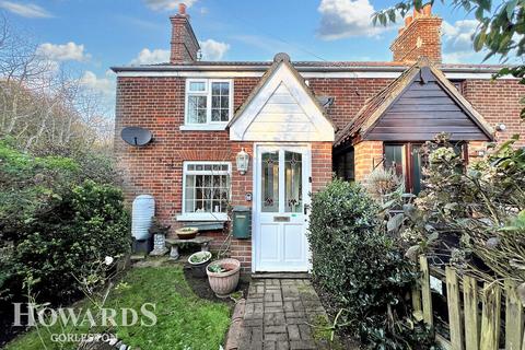 2 bedroom cottage for sale, Warren Road, Hopton