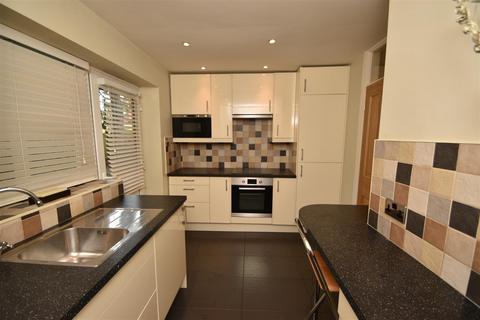 2 bedroom apartment for sale, Dale Court, Heswall, Wirral