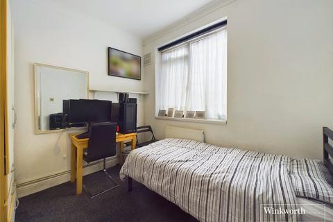 1a Ridge Close, London, NW4 1ER